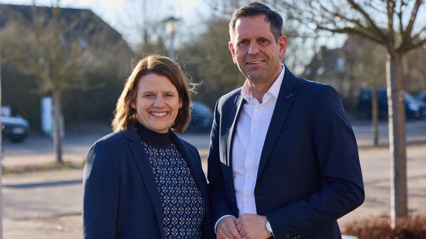 Niedersachsens Regierungschef Lies und seine Stellvertreterin Hamburg vor dem Auftakt der Kabinettsklausur in Adendorf. Foto: Ge