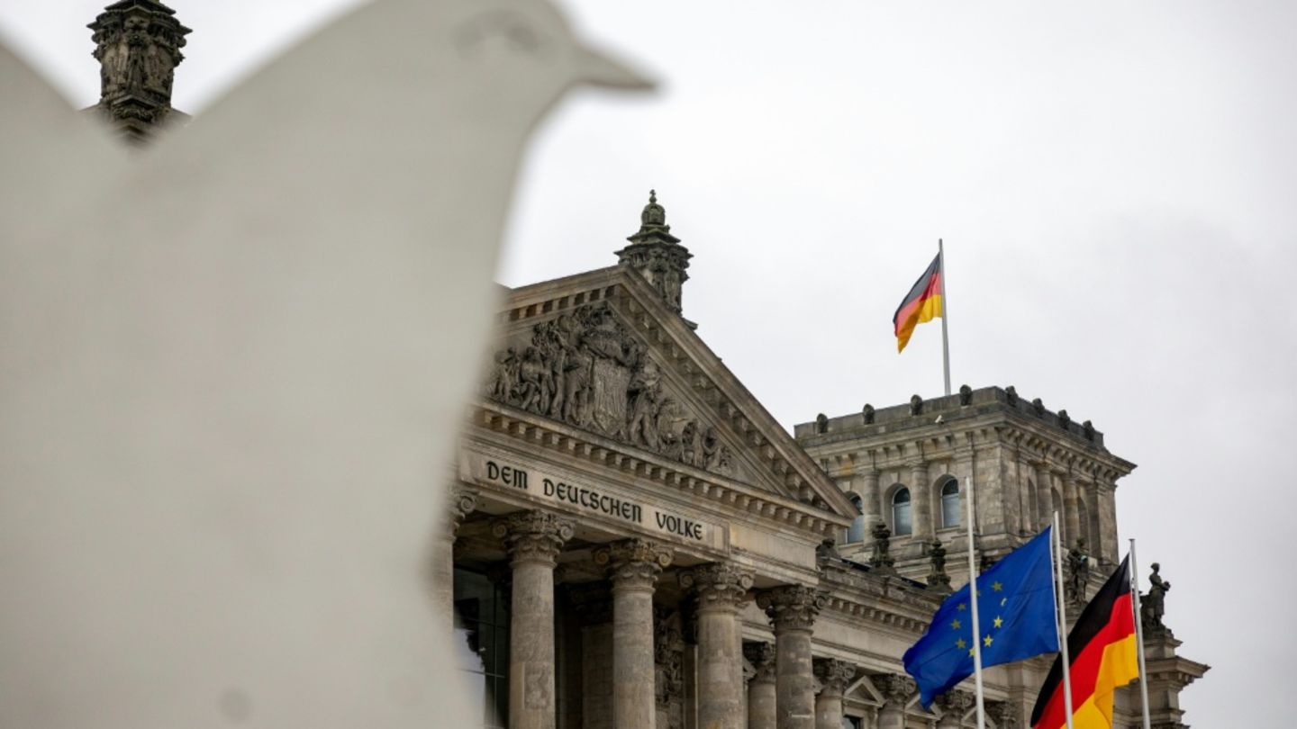 Friedenstaube vor Brandenburger Tor