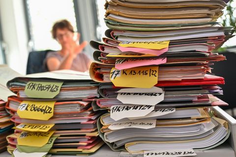 Die Brandenburger Landesregierung will mehr Bürokratie abbauen (Archivbild). Foto: Patrick Pleul/dpa