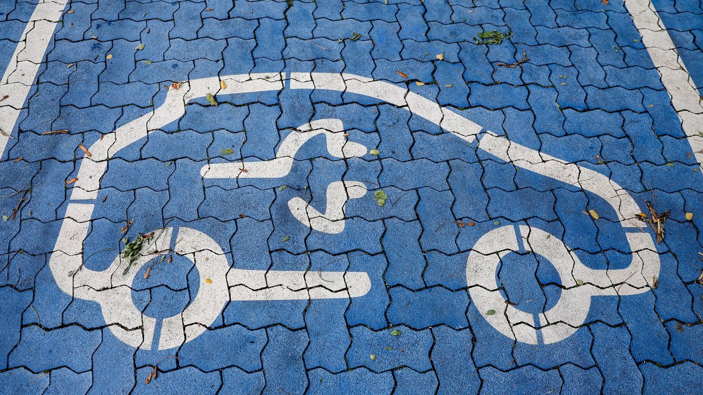 Die Datenübertragung durch Elektroautos kann zum Problem werden, meint der Präsident des Thüringer Verfassungsschutzes, Stephan