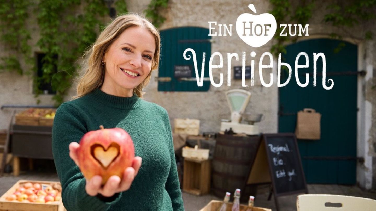 Anwältin Laura, gespielt von Diana Staehly, verschlägt es bei "Ein Hof zum Verlieben" unerwartet auf einen Apfelhof am Bodense