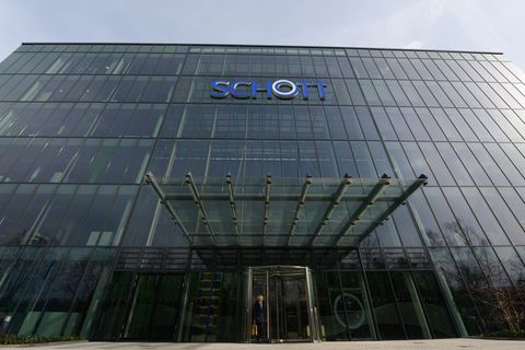 Von Mainz in die Welt - dieses klassische Exportmodell ist nach Ansicht von Schott schwieriger geworden. (Archivbild) Foto: Arne