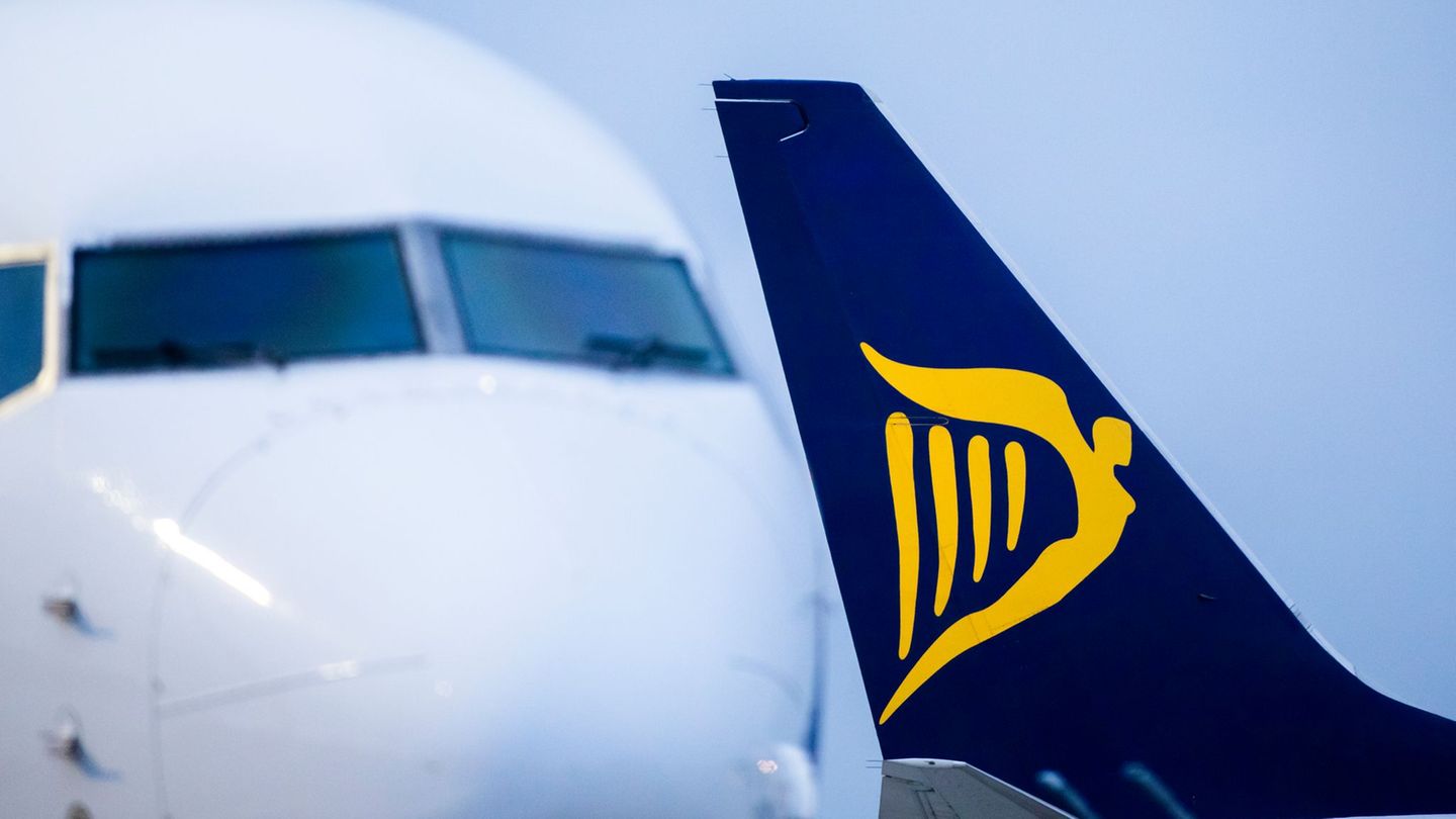 Ryanair will seine Flugzeuge nicht für Elon Musks Satelliten-Internet Starlink fit machen. (Archivbild) Foto: Marcel Kusch/dpa