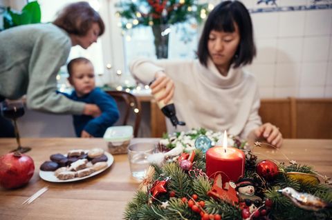Die alte und die neue Partnerin beim gemeinsamen Essen