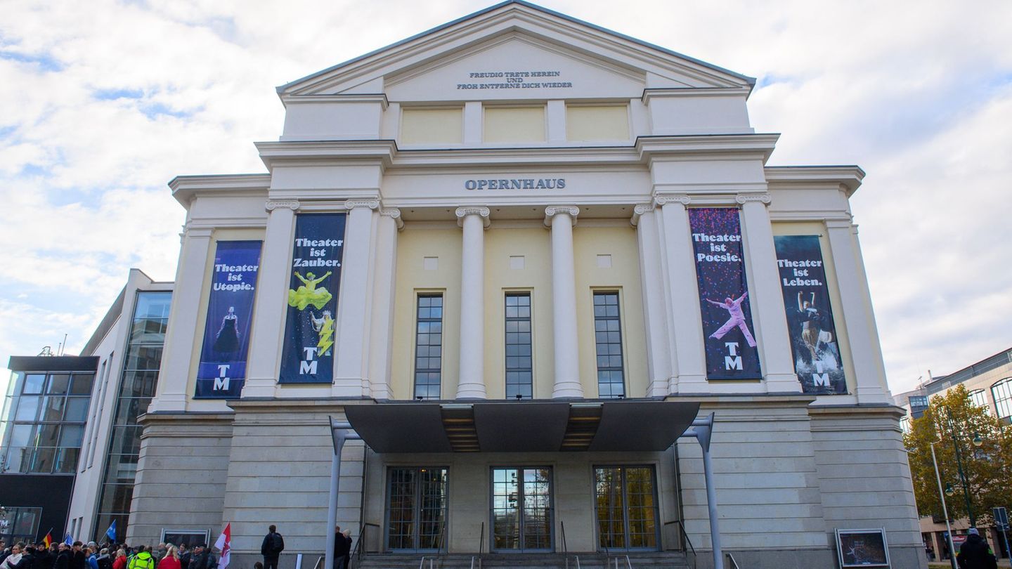 Die Grünen wollen die Finanzierung von Kultureinrichtungen wie Theatern verbessern. (Archivbild) Foto: Klaus-Dietmar Gabbert/dpa