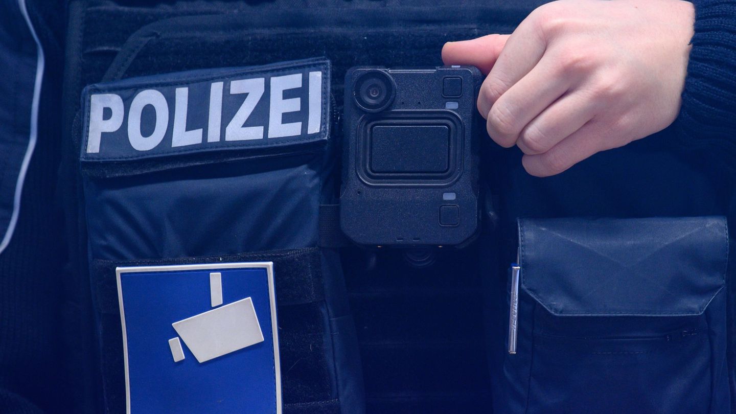 150 Bodycams hatte das Land angeschafft. (Archivbild) Foto: Klaus-Dietmar Gabbert/dpa