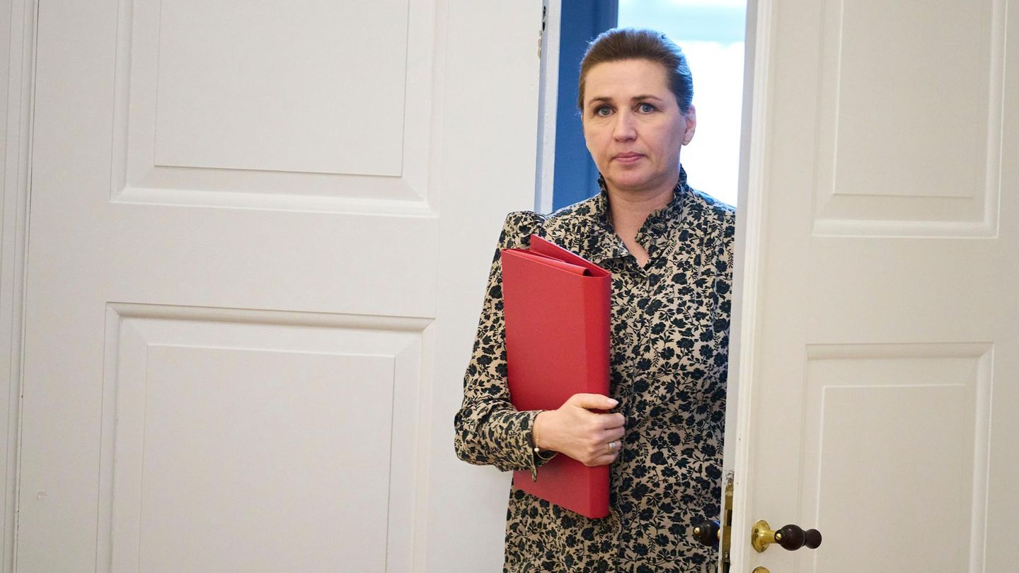 Dänemarks Ministerpräsidentin Mette Frederiksen nach einer Sitzung in Kopenhagen