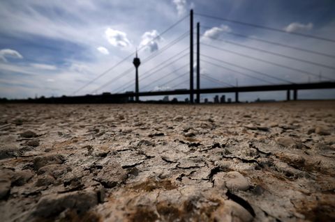 In den Jahren 2018 und 2022 erreichte der Rheinpegel historisch niedrige Pegelstände