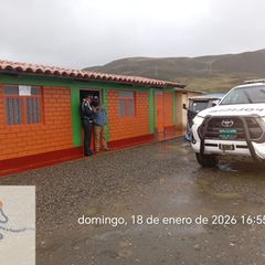 Laut lokalen Medienberichten hatte sich der junge Mann während eines plötzlichen Unwetters in ein Zelt zurückgezogen und wurde d