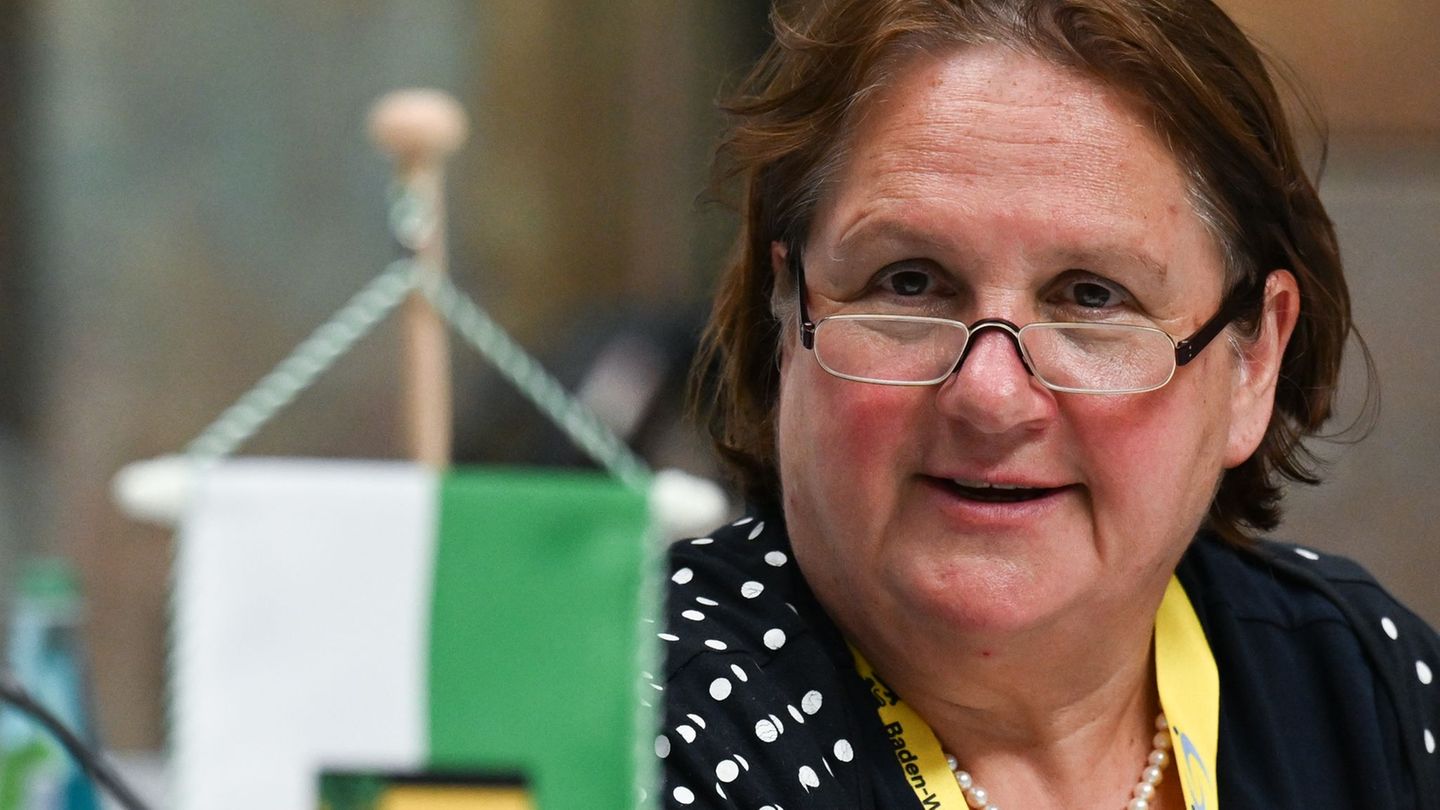 Sportministerin Theresa Schopper lobte die Arbeit der Trainer als Fundament des Sports und dessen gesellschaftlicher Rolle. (Arc