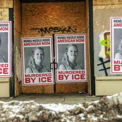 "Von ICE ermordet": Renee Nicole Good auf einem Aushang