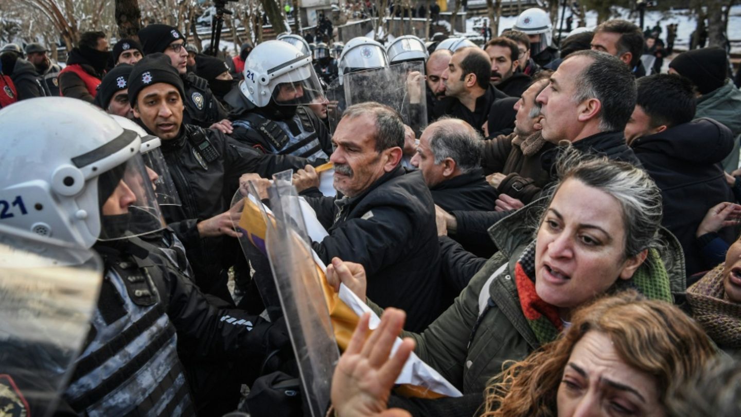 Demonstrierende in Diyarbakir