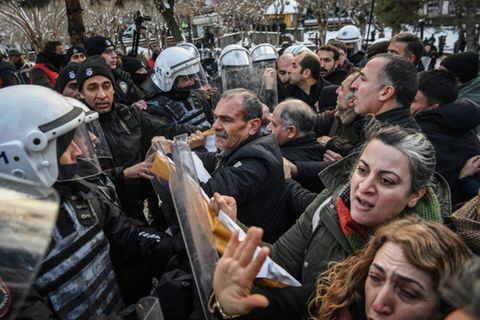 Demonstrierende in Diyarbakir