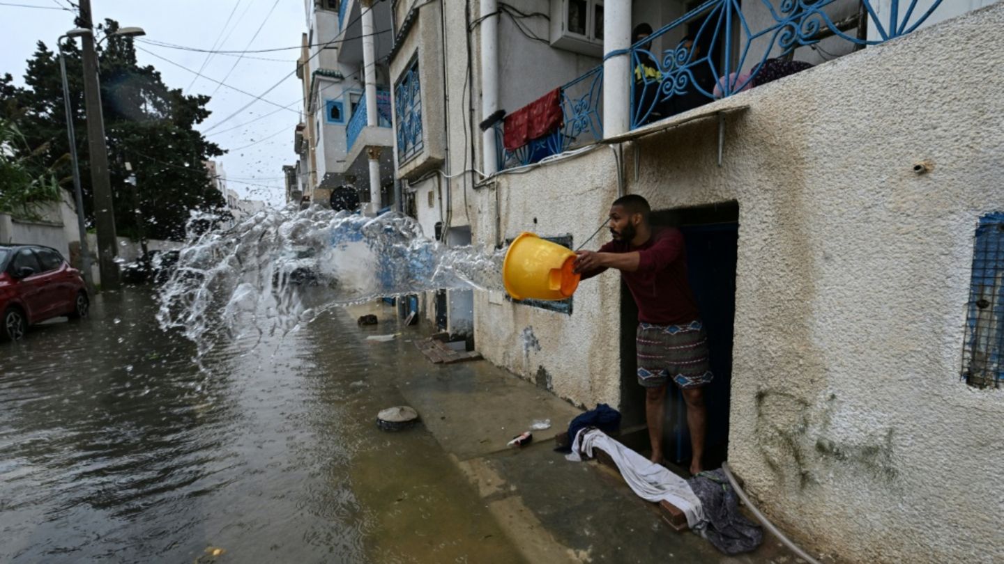 Überschwemmte Straßen in La Goulette nahe Tunis