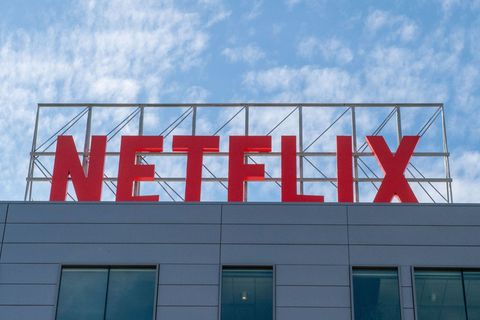 Netflix hat nun mehr als 325 Millionen Kundenhaushalte. (Archivbild) Foto: Andrej Sokolow/dpa