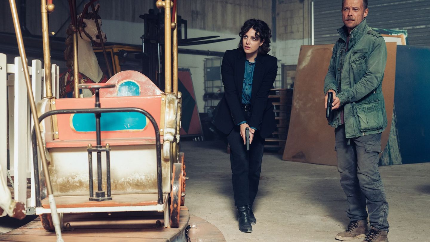 Ihr zweiter gemeinsamer Einsatz führt Mara Eisler (Anna Werner Friedmann) und Micha Oberländer (Matthias Koeberlin) auf den Bregenzer Jahrmarkt.