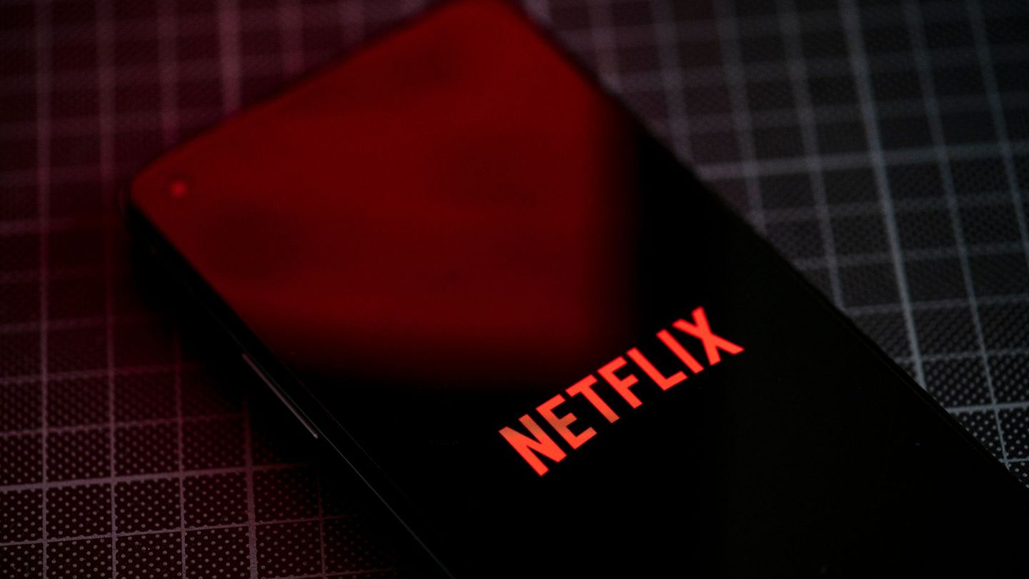 Von Netflix kommt künftig mehr Videomaterial im Vertikal-Format. (Archivbild) Foto: Fabian Sommer/dpa