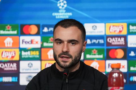 Eintracht-Interimscoach Dennis Schmitt ist in Baku erstmals gefordert. Foto: Marc Schüler/dpa