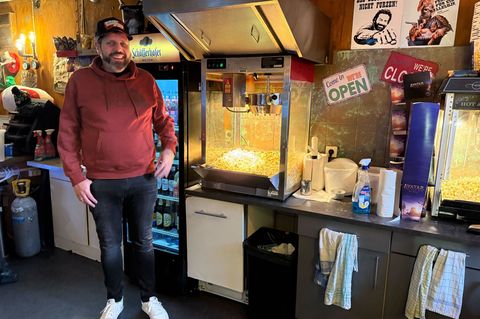 Dem Kino-Betreiber Christian Dämgen machen steigende Einkaufspreise für Getränke, Popcornmais und Nachos zu schaffen. Foto: Andr