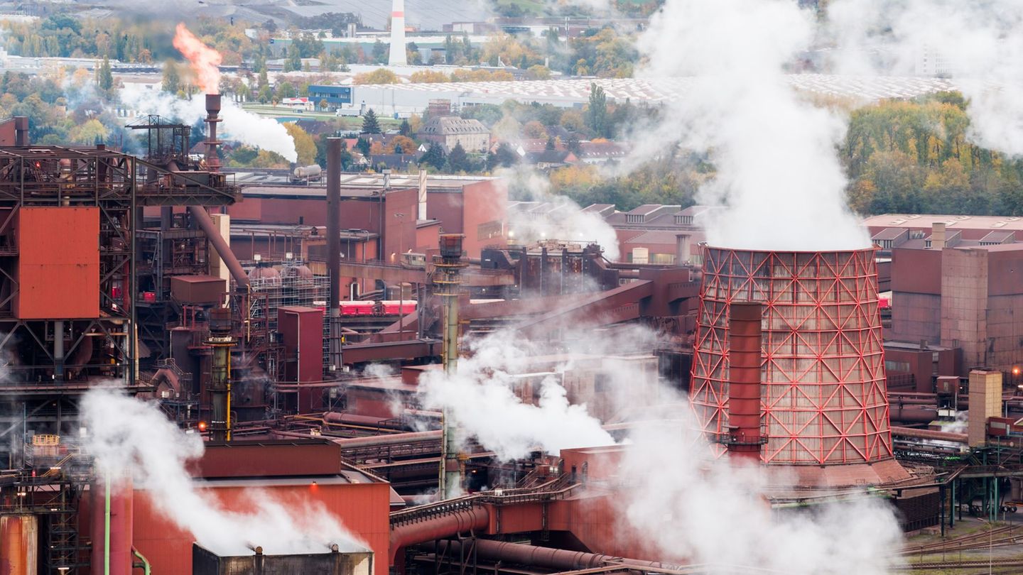 Starker Rückgang der Rohstahlproduktion 2025: Die Stahlindustrie spricht vom vierten Krisenjahr in Folge. (Symbolbild) Foto: Jul