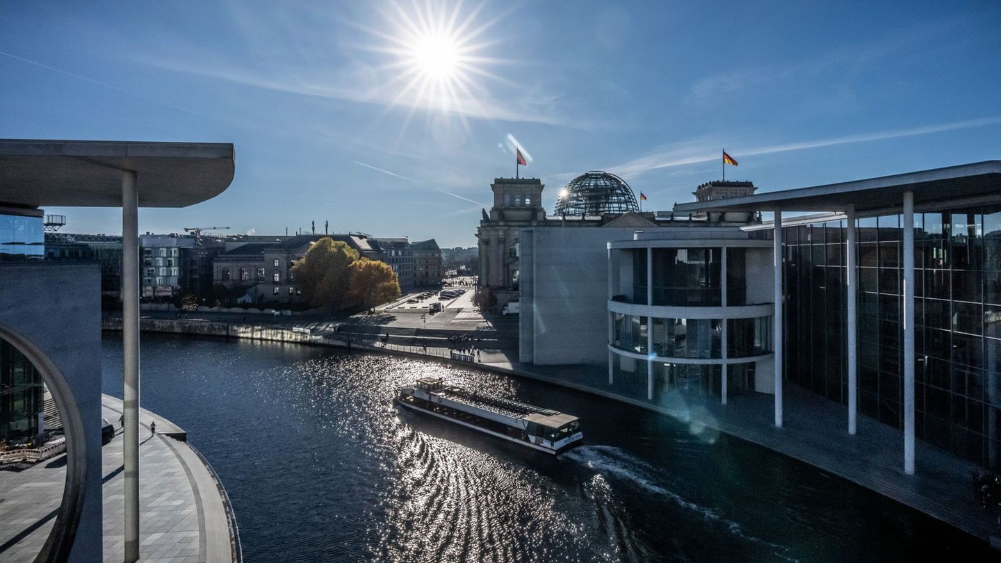 In Berlin wird bei eisigen Temperaturen Sonne erwartet. (Symbolbild) Foto: Michael Kappeler/dpa