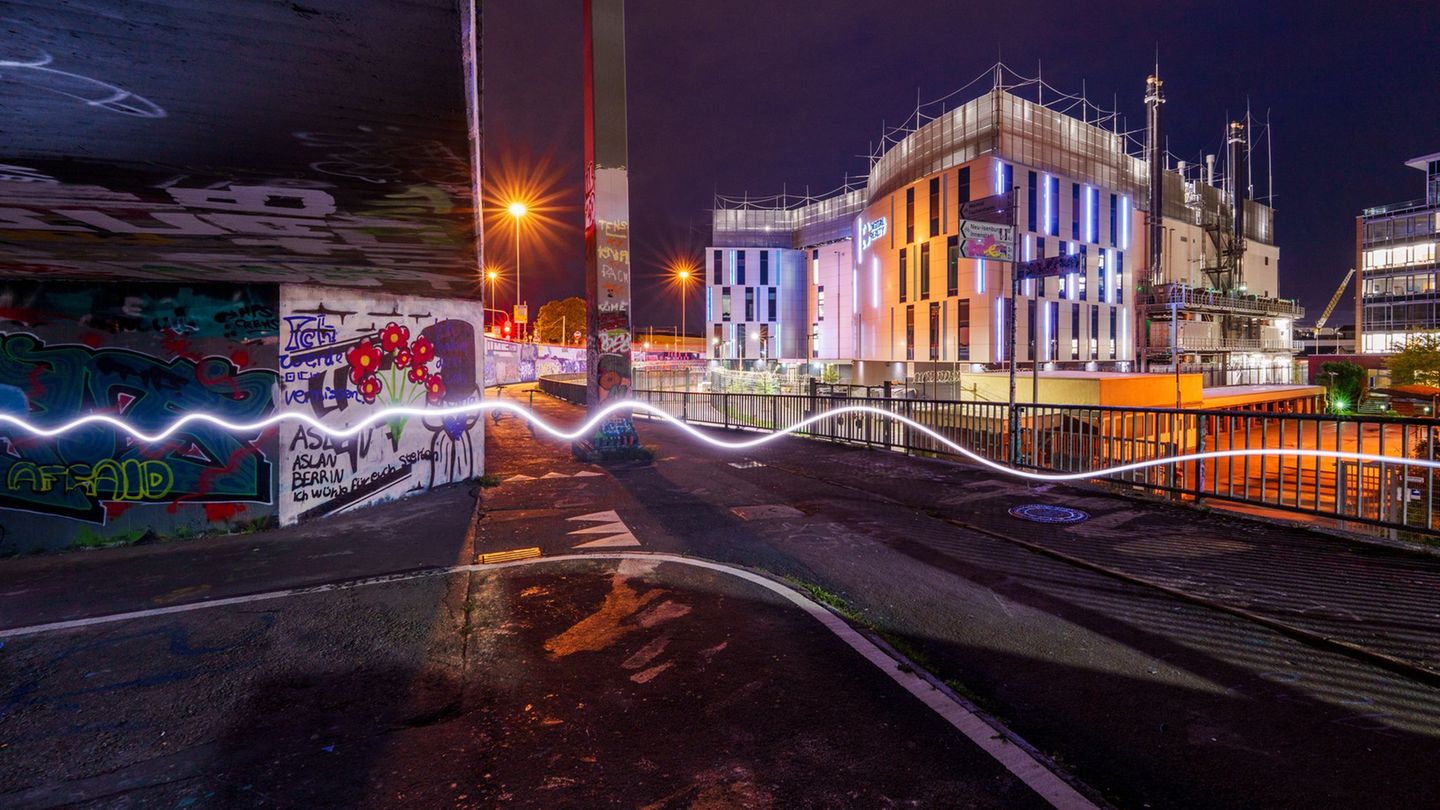 Im vergangenen Jahr ist der Datenverkehr weltweit erneut angestiegen. Foto: Andreas Arnold/dpa