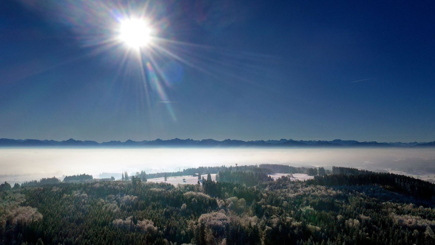 In den nächsten Tagen strahlt häufig die Sonne am bayerischen Himmel. (Archivbild) Foto: Karl-Josef Hildenbrand/dpa