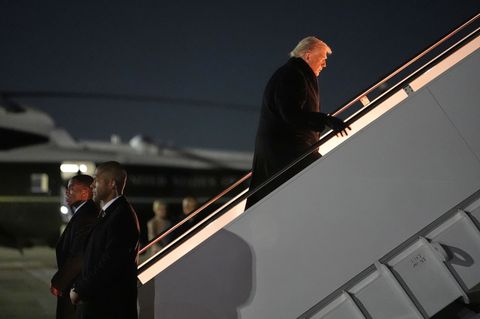 Trump setzte die Reise mit der kleineren Air Force One – eine Boeing 757 – nach Zürich fort. Foto: Evan Vucci/AP/dpa