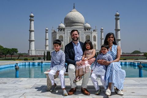 US-Vizepräsident J. D. Vance und seine Familie besuchen den Taj Mahal