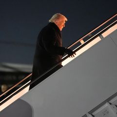 Startprobleme der Air Force One verzögern. Trumps Ankunft in Davos