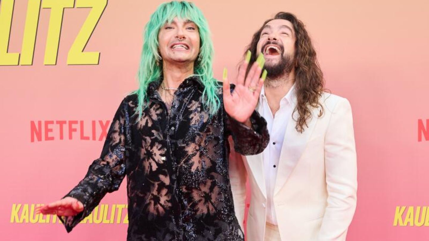 Kaulitz Brüder sind jetzt bei Wetten, dass (Bill Kaulitz links, Tom Kaulitz rechts, beide lachen)