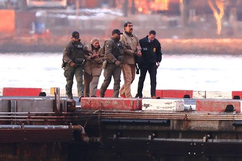 Nicolas Maduro in Handschellen