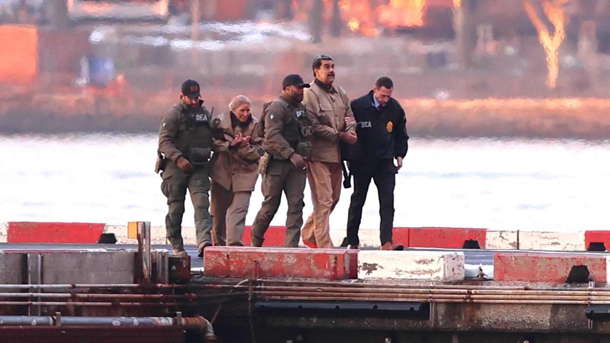 Nicolas Maduro in Handschellen