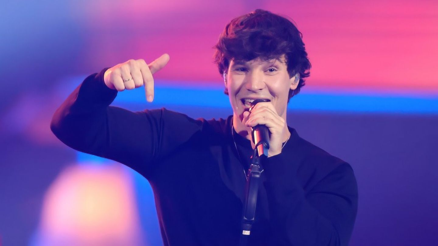 Seinen Ring trägt er schon länger, jetzt hat Wincent Weiss seine Hochzeit bestätigt.