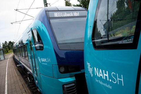 In die Akkuzüge in Schleswig-Holsteins werden Kameras eingebaut. (Symbolbild) Foto: Daniel Bockwoldt/dpa