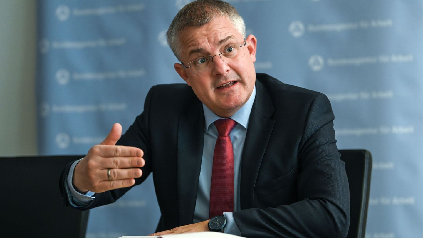 Im Chemiedreieck stehen Hunderte Jobs auf der Kippe. (Archivbild) Foto: Heiko Rebsch/dpa