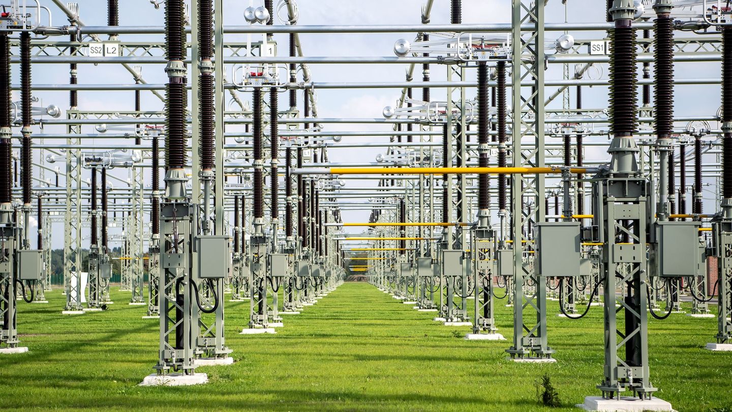 Tennet und die Jade Hochschule untersuchen, wie etwa Drohnen bei der Wartung und Reparatur von Stromnetzen und Umspannwerken hel