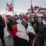 Menschen protestieren in Grönland