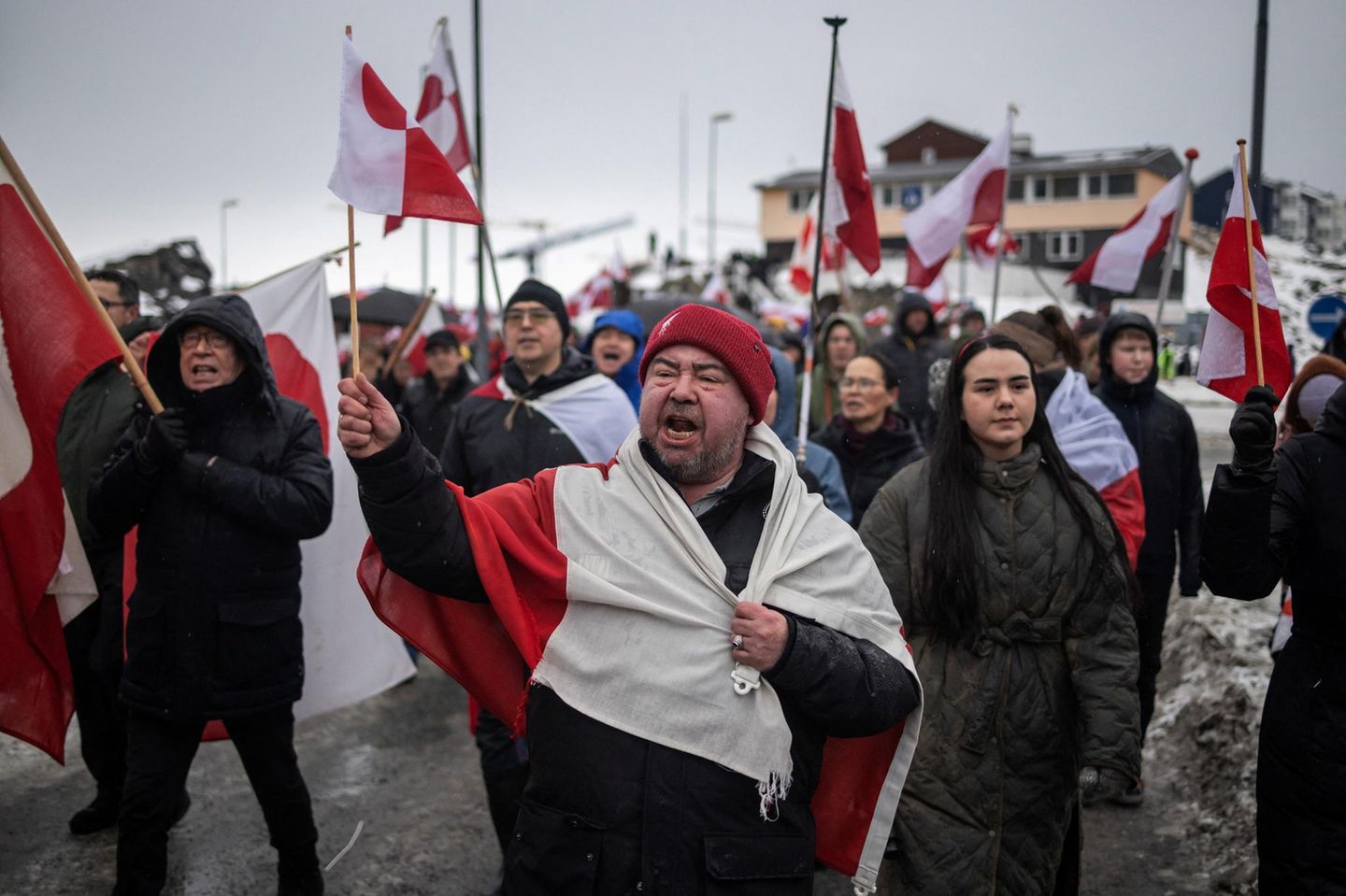 Menschen protestieren in Grönland