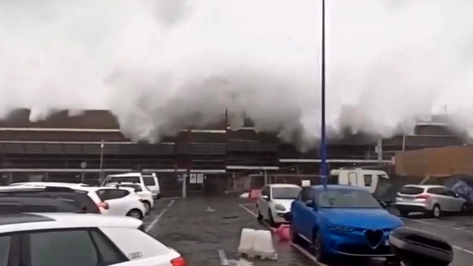 Meterhohe Wellen: Zyklon "Garry" wütet in Sizilien