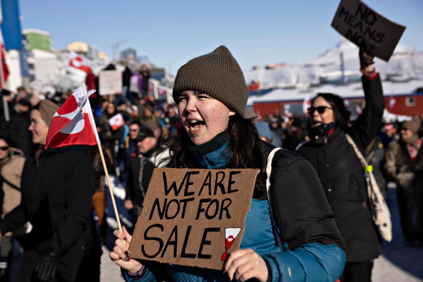 Menschen protestieren in Grönland