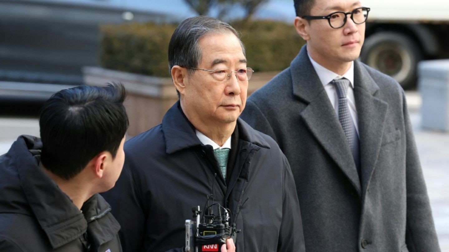 Südkoreas ehemaliger Regierungschef Han Duck-soo (Mitte)