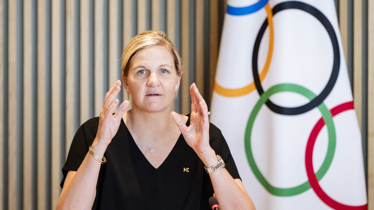 Ringt um eine Haltung zu US-Präsident Trump: IOC-Chefin Kirsty Coventry. (Archivbild) Foto: Jean-Christophe Bott/KEYSTONE/dpa