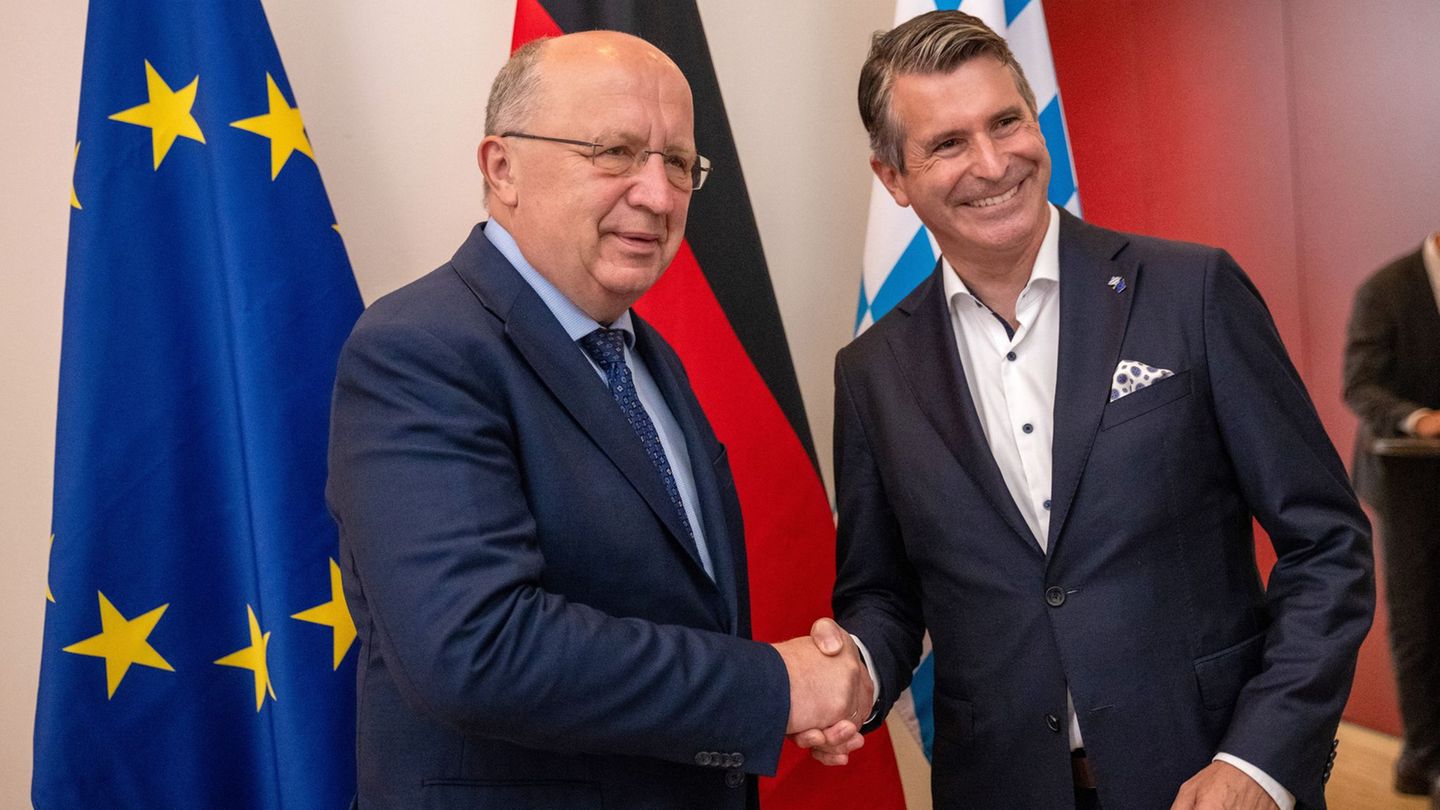 Bayerns Europaminister Eric Beißwenger (rechts, CSU) fürchtet ernsthafte Probleme für Bayern, sollte das Mercosur-Abkommen ausge