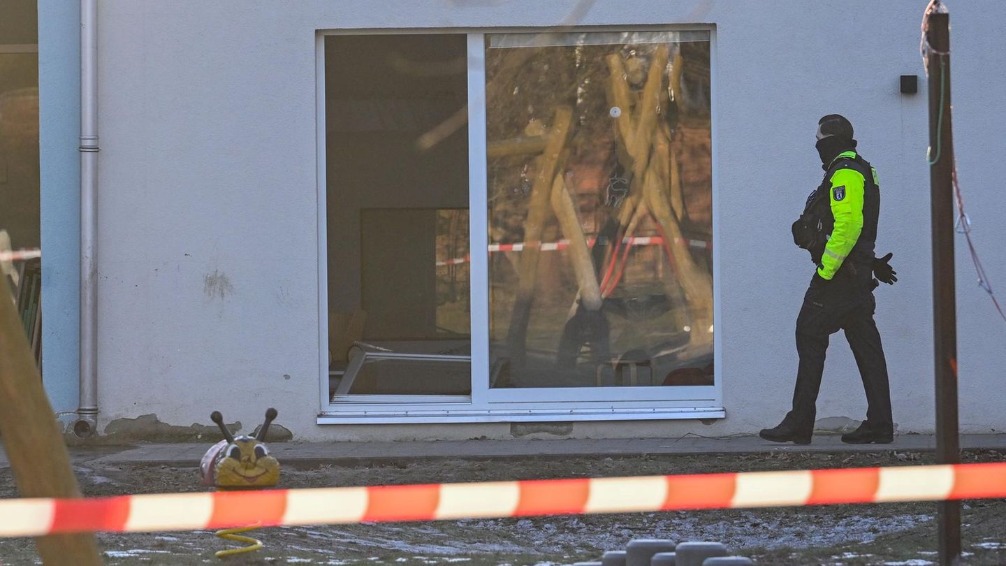 Die Terrassentür liegt auf dem Boden in der Kita in Berlin-Niederschöneweide