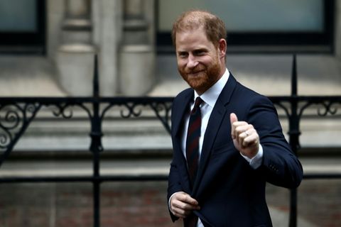 Prinz Harry beim Verlassen des Gerichtsgebäudes