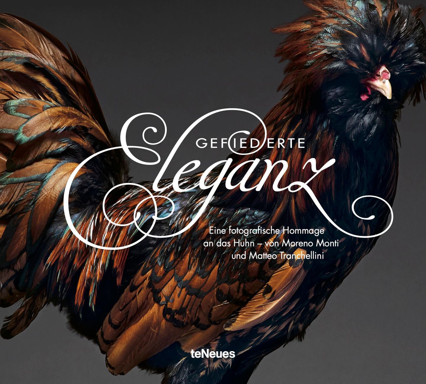 Ein braun-schwarz gefiedertes Huhn vor dunklem Hintergrund. Davor der Titel des Bildbandes in weißer Schrift.