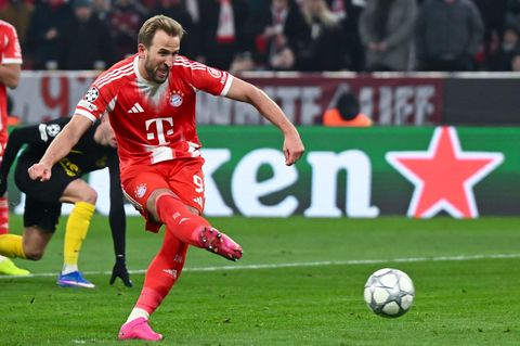 Harry Kane von Bayern München trifft per Elfmeter zum 2:0