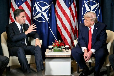 Rutte (l.) und Trump in Davos