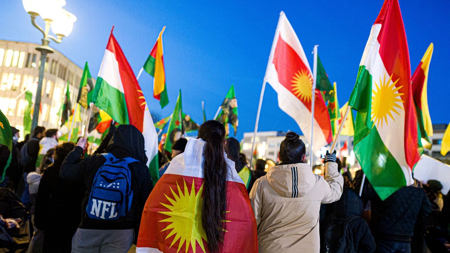 Die Lage in Nordsyrien bleibt angespannt. Auch in Saarbrücken setzen Demonstrierende ein Zeichen für die Kurden. (Archivbild) Fo